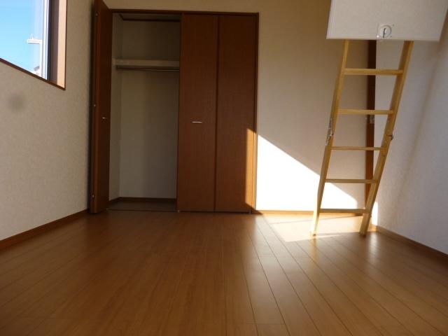 Non-living room. 6.5 Pledge. 