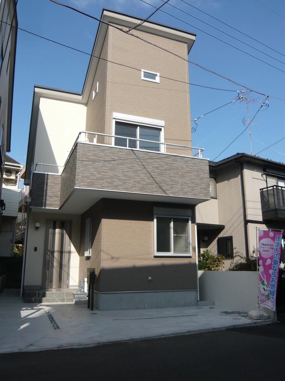 Local appearance photo. Local (11 May 2013) Shooting