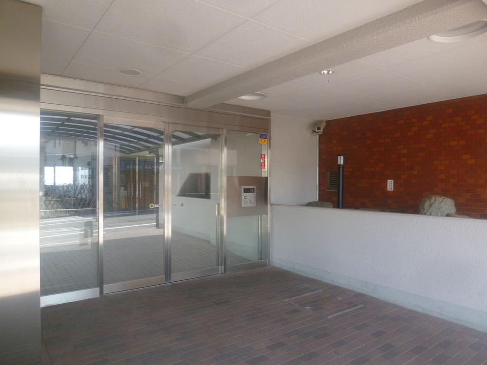 Entrance. Common areas