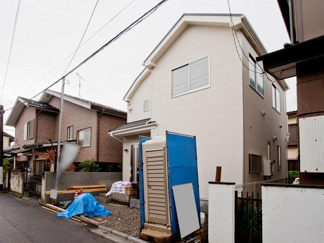 Local photos, including front road. Local (13 December) shooting