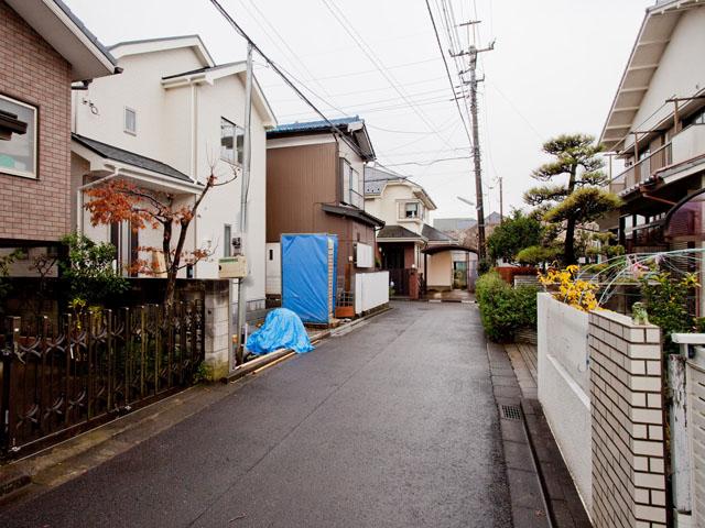 Local photos, including front road. Local (13 December) shooting