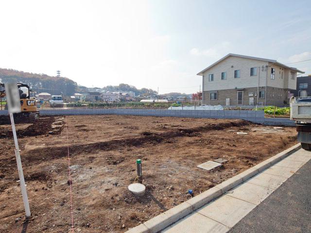 Local photos, including front road. Local (12 May 2013) Shooting