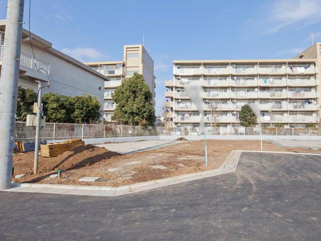 Local photos, including front road. Local (12 May 2013) Shooting