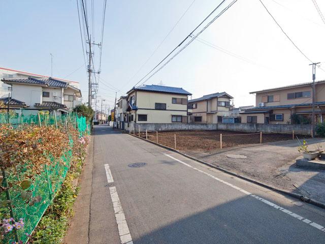 Local photos, including front road. Local (12 May 2013) Shooting