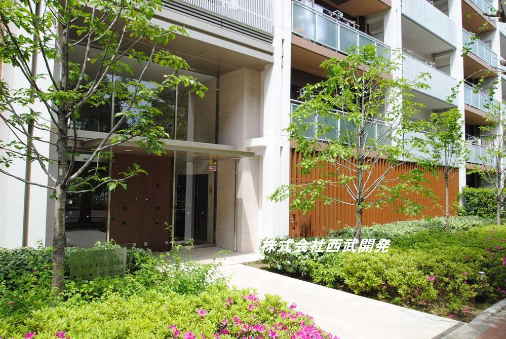 Entrance. Common areas