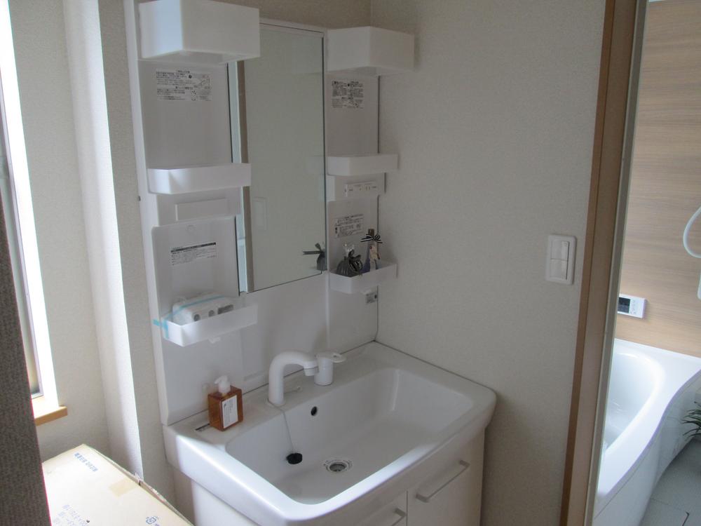 Wash basin, toilet. Indoor (September 2013) Shooting