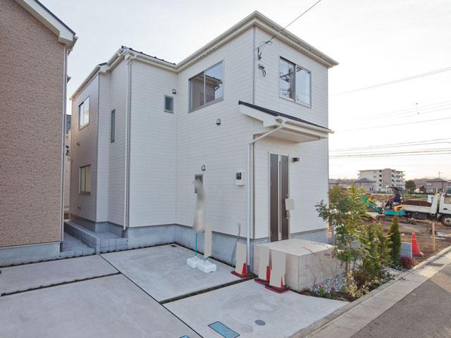 Local photos, including front road. Local (12 May 2013) Shooting