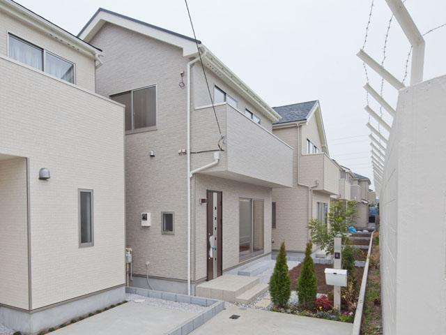 Local appearance photo. Local (12 May 2013) Shooting