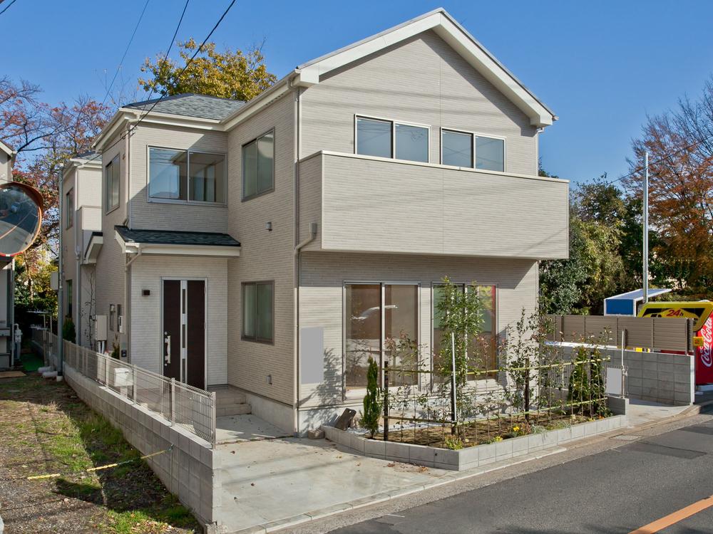 Local appearance photo. Local (12 May 2013) Shooting