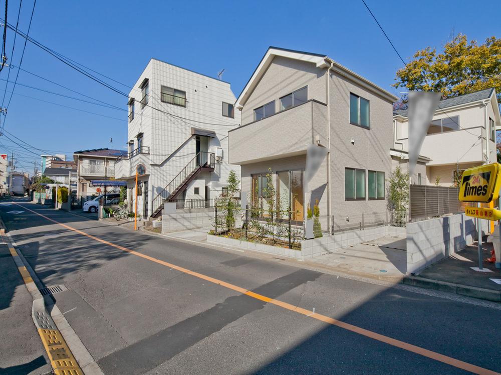 Local appearance photo. Local (11 May 2013) Shooting