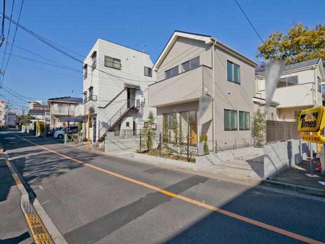 Local appearance photo. Local (12 May 2013) Shooting