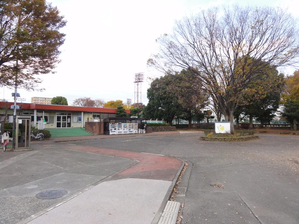 park. 1007m to Higashimurayama park