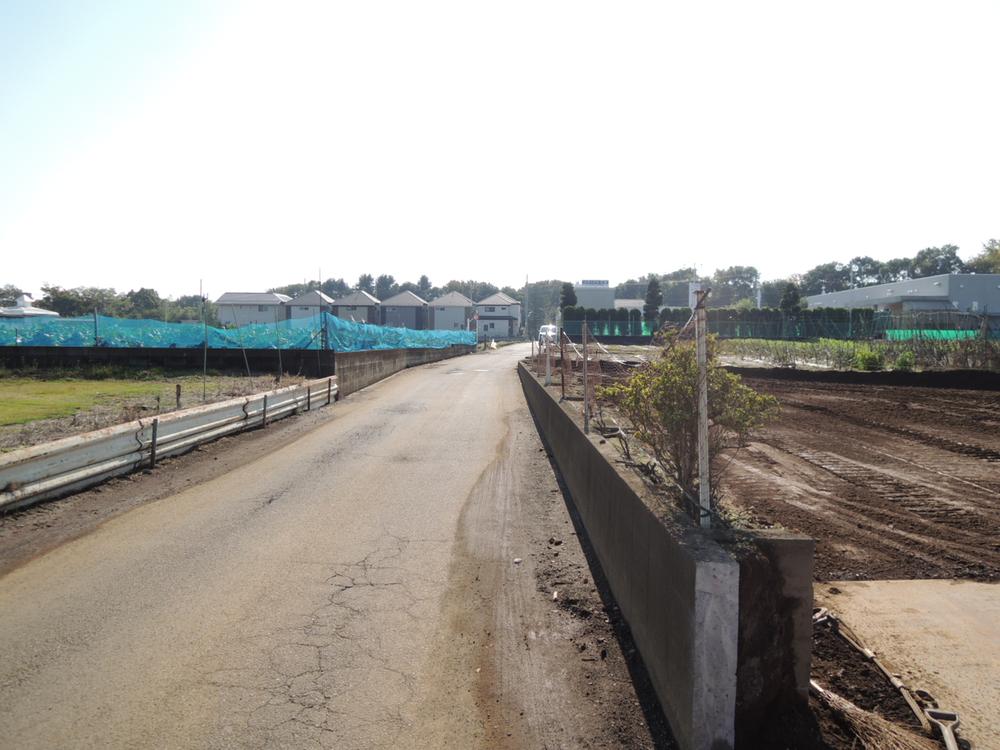 Local photos, including front road. Local (11 May 2013) Shooting