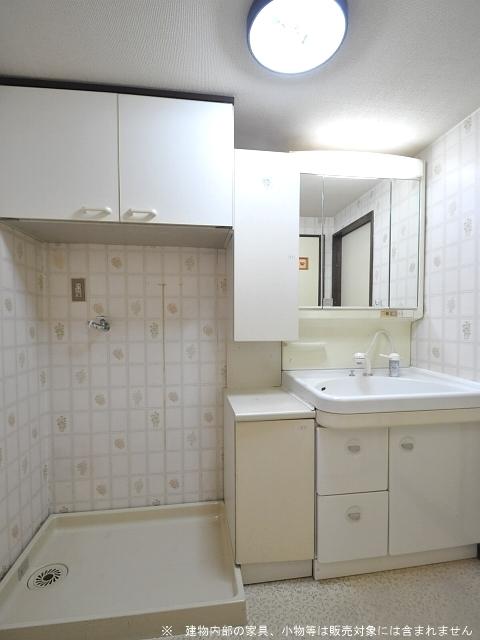 Wash basin, toilet. Sunny Life Kumegawa washroom