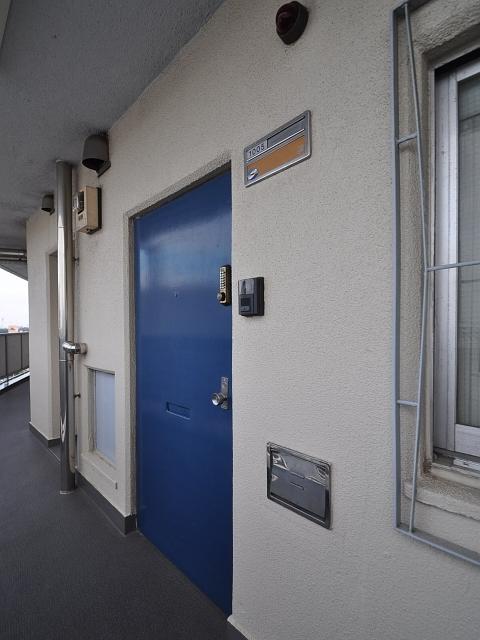 Entrance. Sunny Life Kumegawa outside the entrance