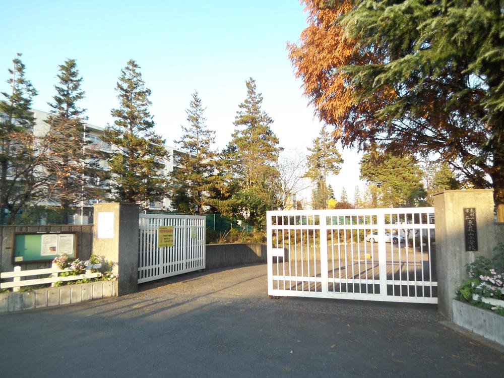 Primary school. 530m to the east, Hagiyama elementary school