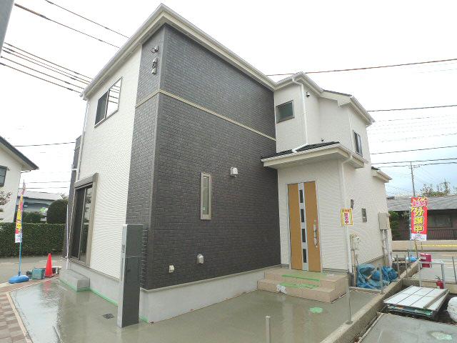 Local appearance photo. Building appearance (Building 2)