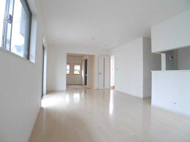 Living. Living Room (6 Building)