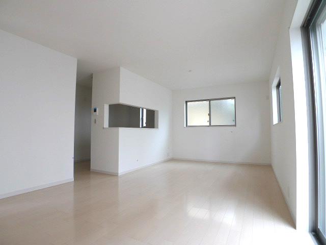 Living. Living Room (6 Building)