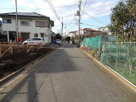 Local photos, including front road. Frontal road