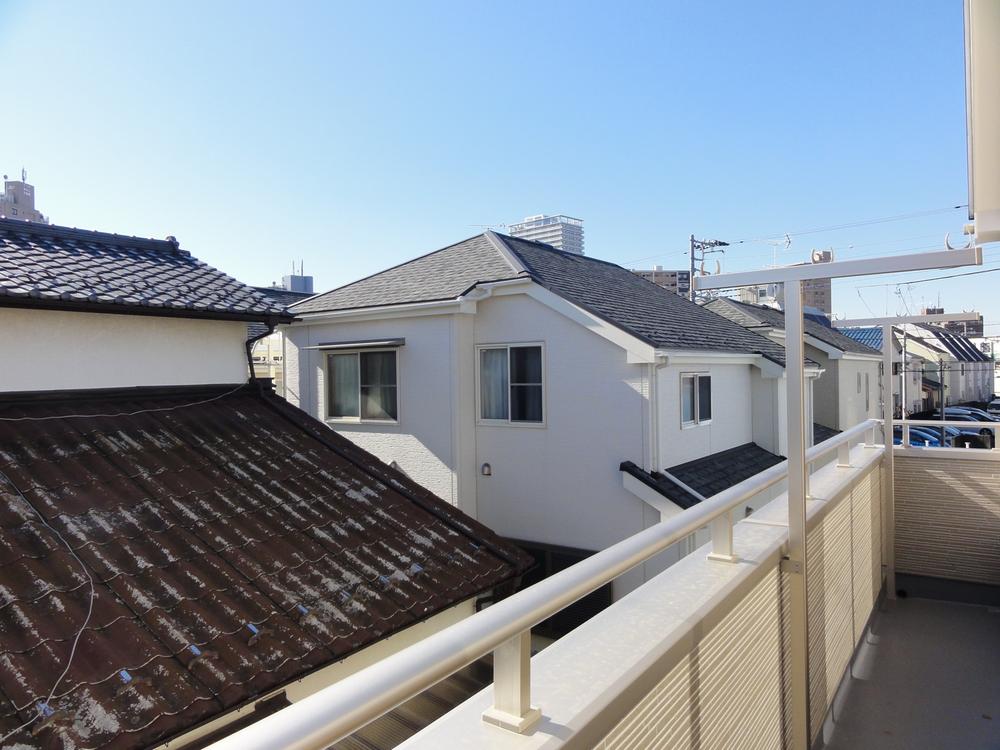 Balcony. Day good! There is no worry to tailor your neighborhood like the eye of the south!