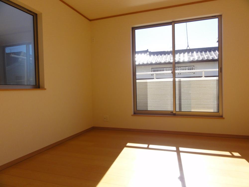 Non-living room. Western-style 6.12 Pledge, With closet, For day good two-sided lighting!