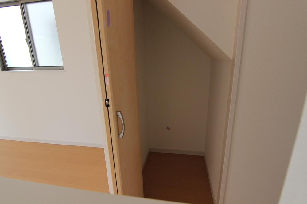 Receipt. Living inside the storage Building 3 Indoor (11 May 2013) Shooting