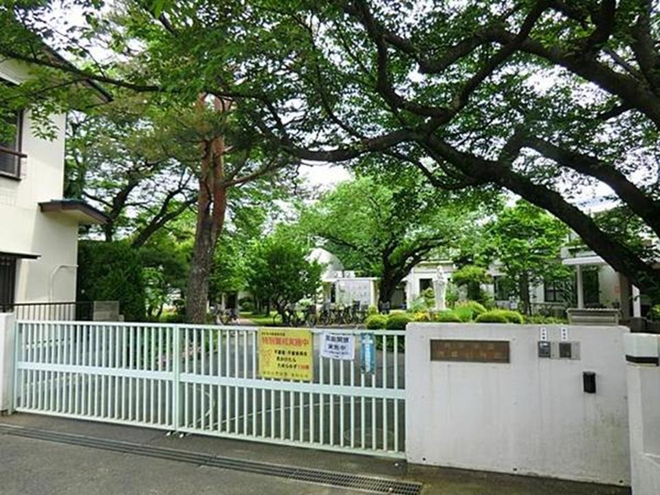 kindergarten ・ Nursery. Hyosung to kindergarten 329m