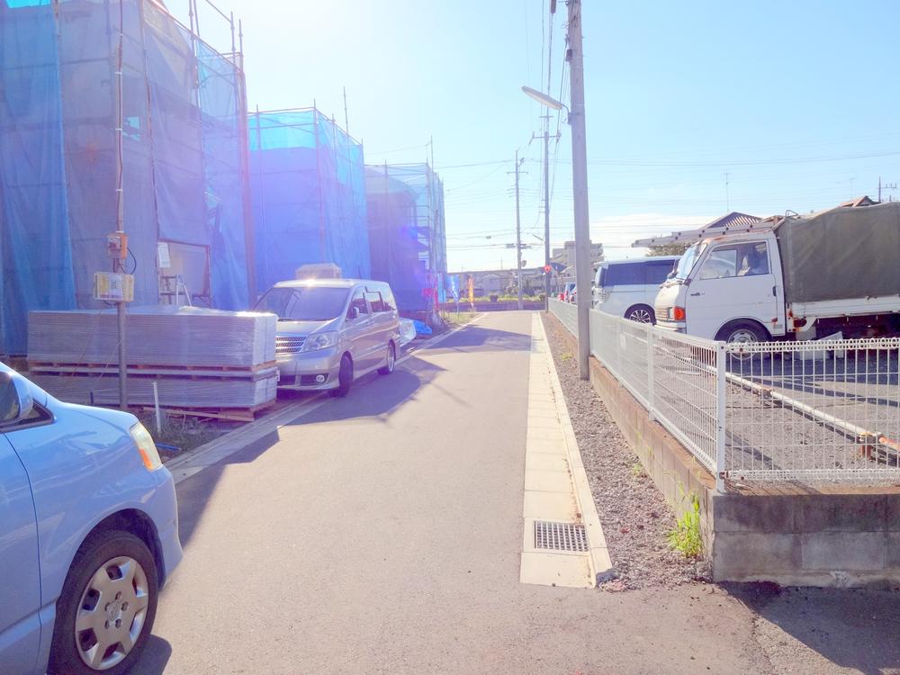 Local photos, including front road. Local (10 May 2013) Shooting