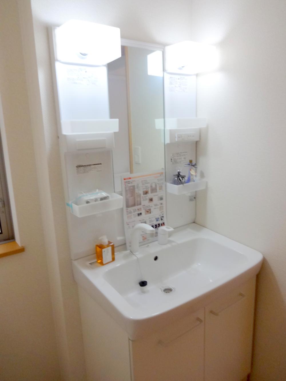 Wash basin, toilet. Indoor (11 May 2013) Shooting