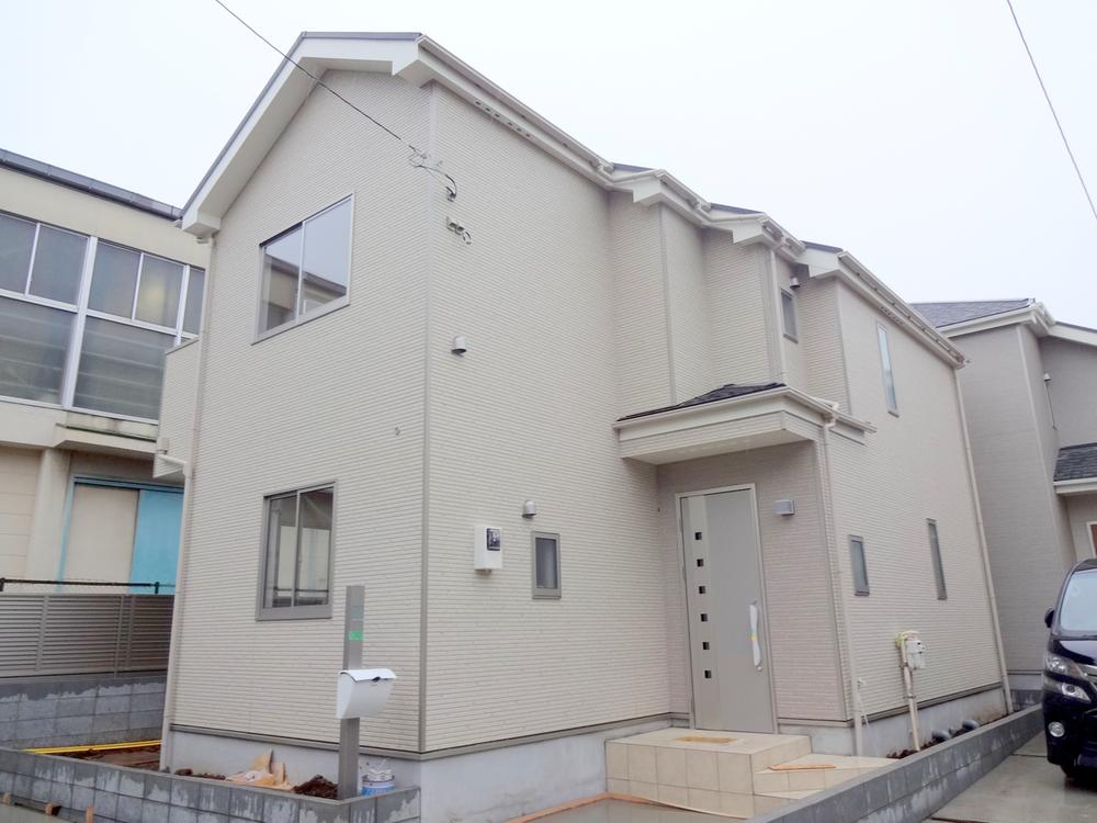 Local appearance photo. Local (11 May 2013) Shooting