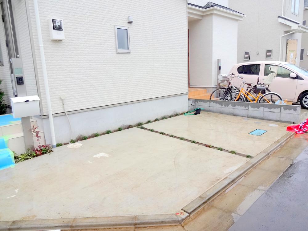 Parking lot. Local (11 May 2013) Shooting