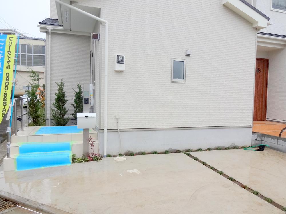 Parking lot. Local (11 May 2013) Shooting