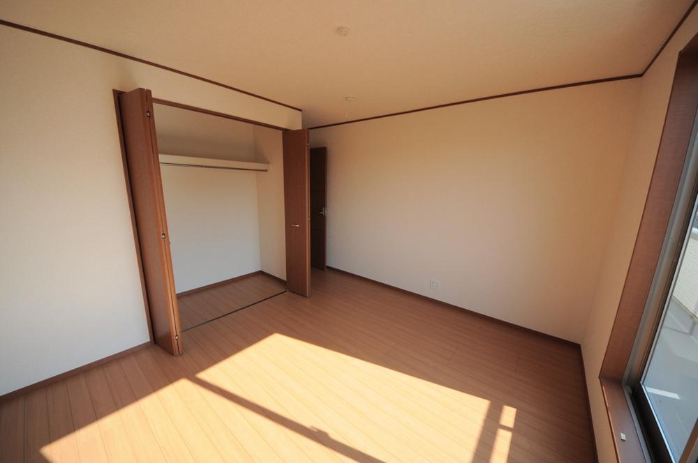 Same specifications photos (Other introspection). Same specifications