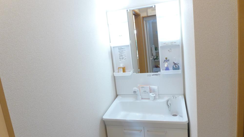 Wash basin, toilet. Indoor shooting