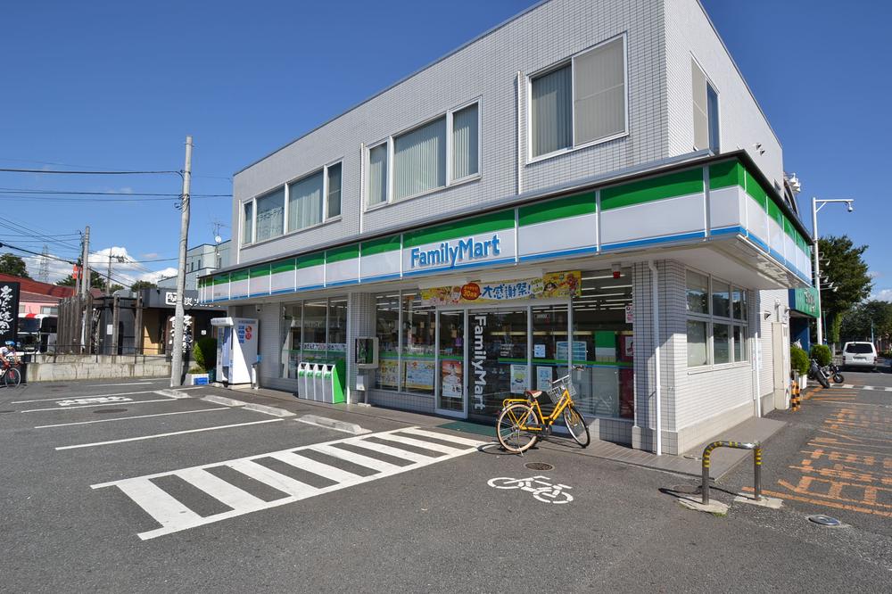 Convenience store. 900m to FamilyMart