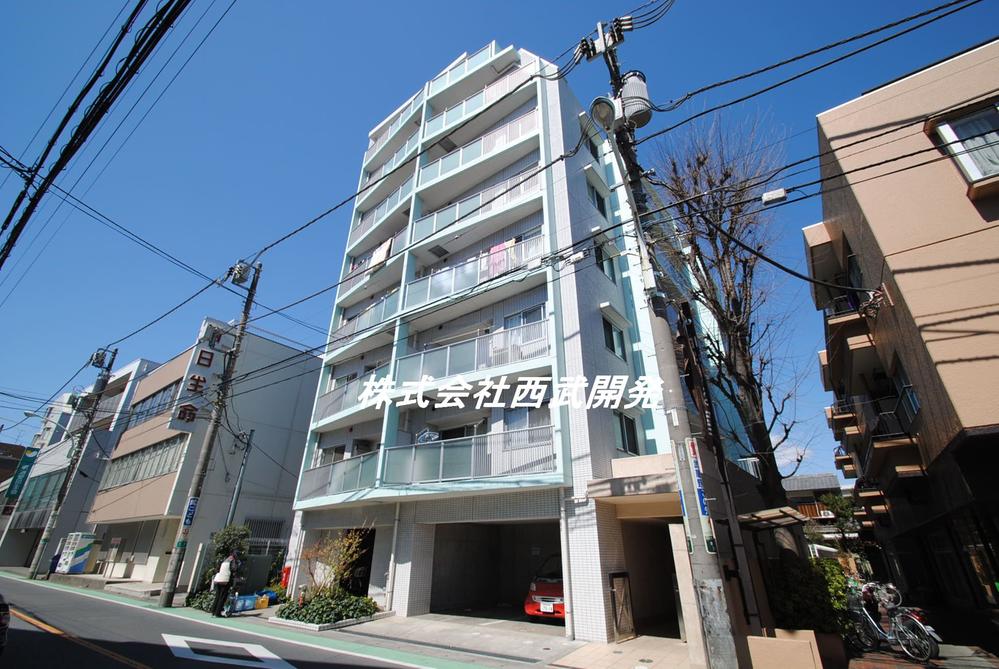 Local appearance photo. It is cosmopolitan and stylish design.