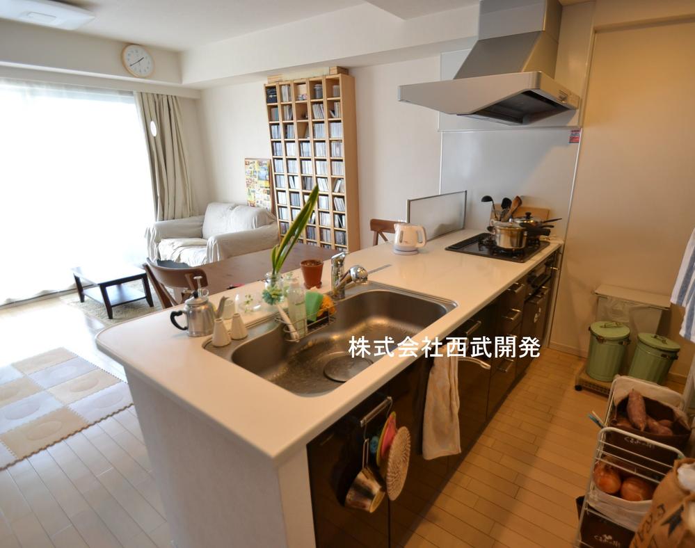 Kitchen. Kitchen of hanging design shelf was neat that there is no.