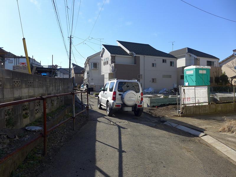 Local photos, including front road. Local (December 13, 2013) Shooting