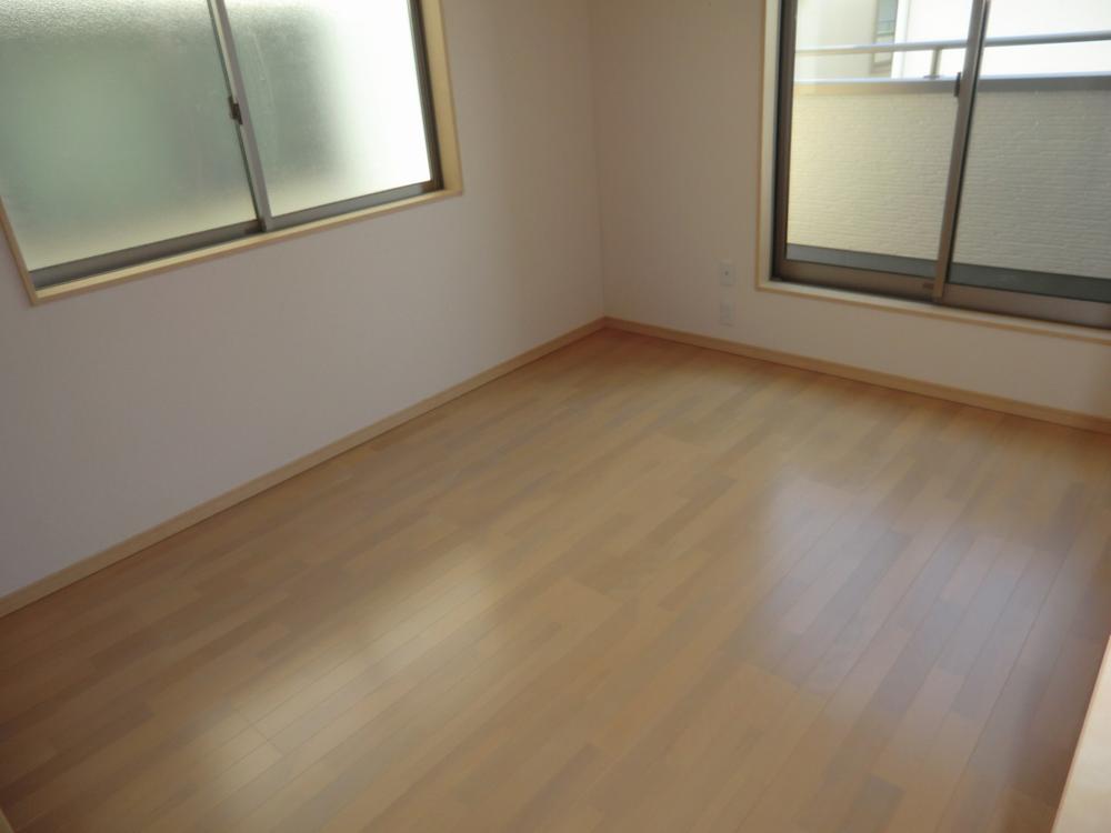 Same specifications photos (Other introspection). Same specifications