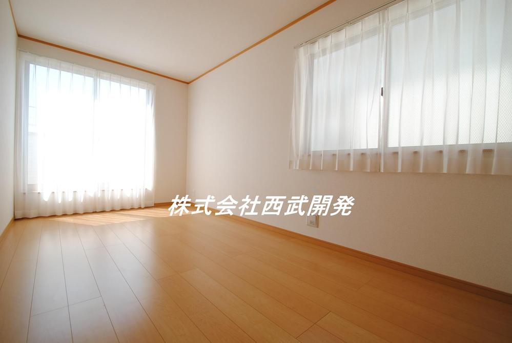 Non-living room. J Building