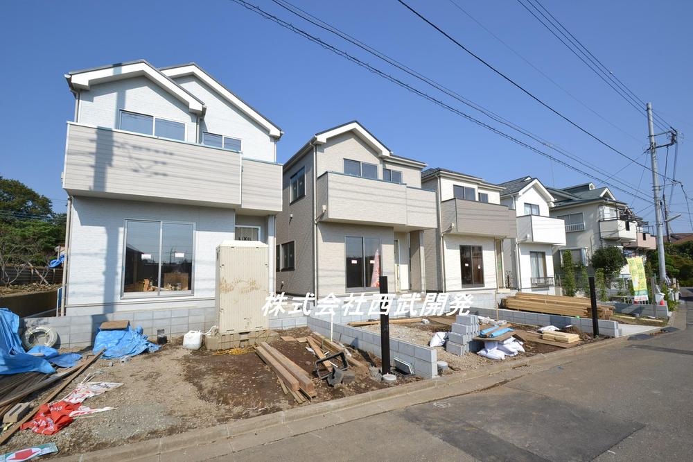 Local photos, including front road. Local (10 May 2013) Shooting