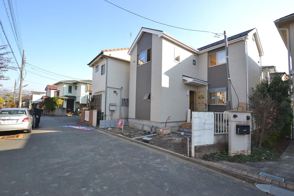 Local photos, including front road. Local (12 May 2013) Shooting