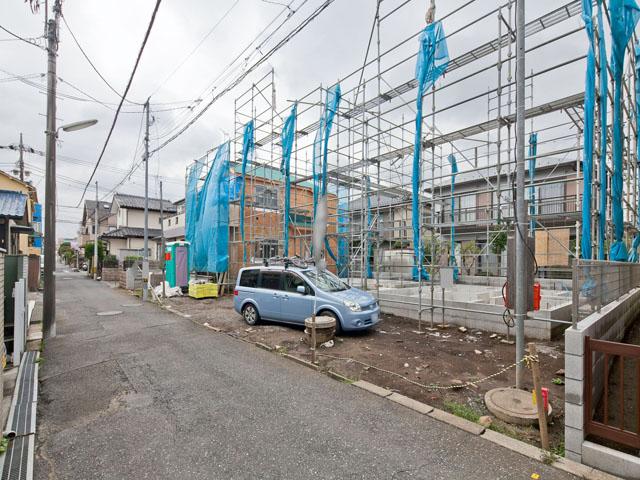 Local photos, including front road. Local (11 May 2013) Shooting