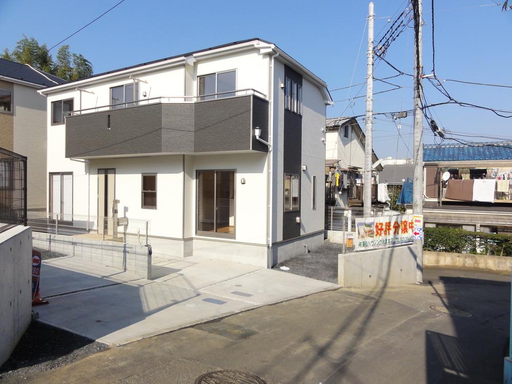 Local appearance photo. View good front road