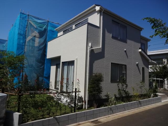 Local appearance photo. M Building