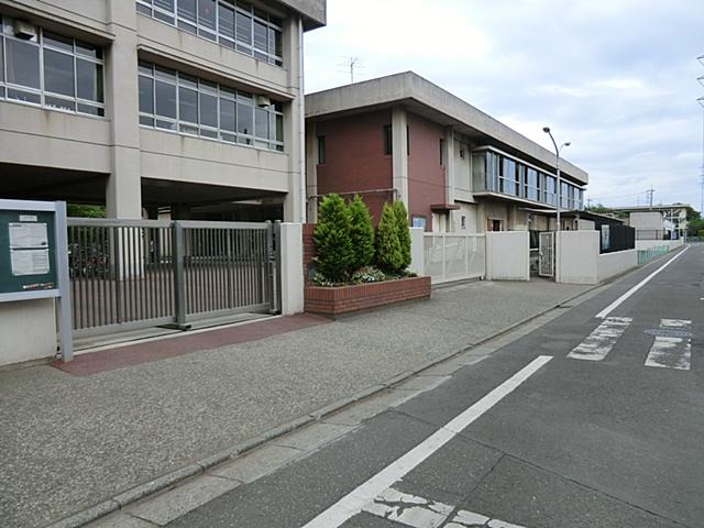 Junior high school. It higashimurayama stand Higashimurayama 738m until the sixth junior high school