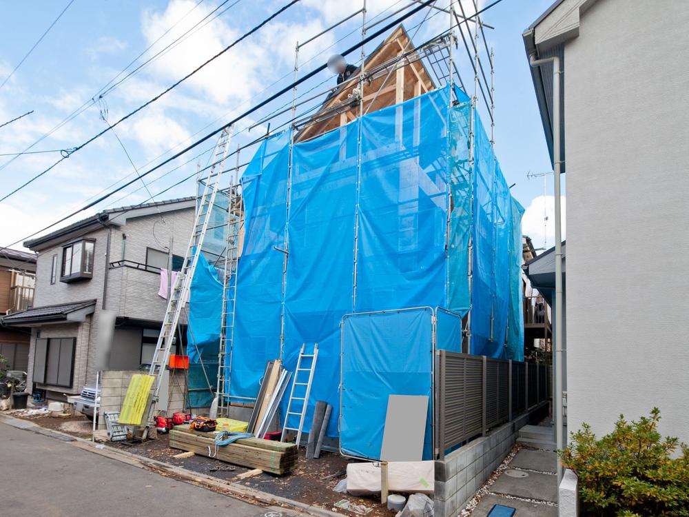 Local photos, including front road. Local (12 May 2013) Shooting