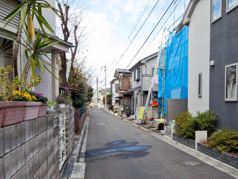 Local photos, including front road. Local (12 May 2013) Shooting