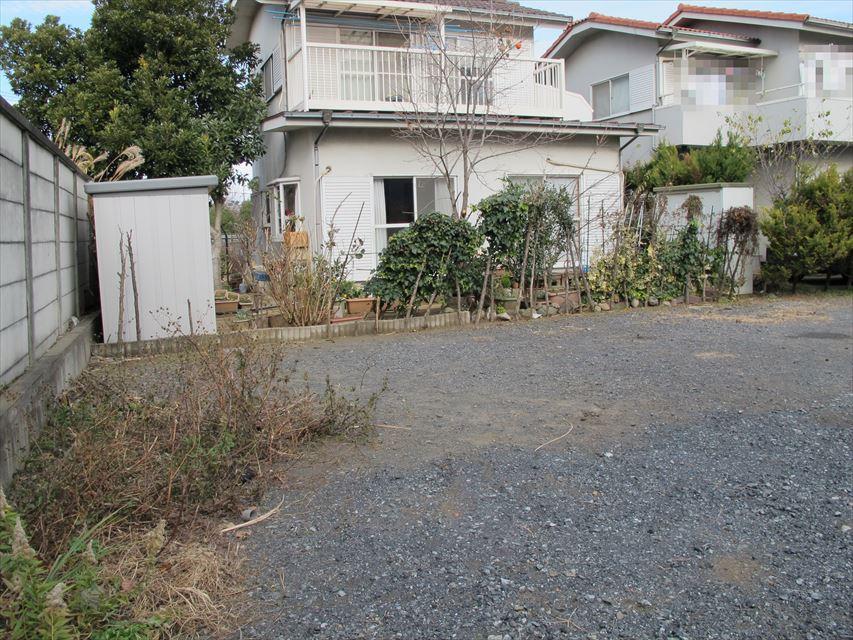 Local appearance photo. It is good to move the body in about 270m families to civil sports center